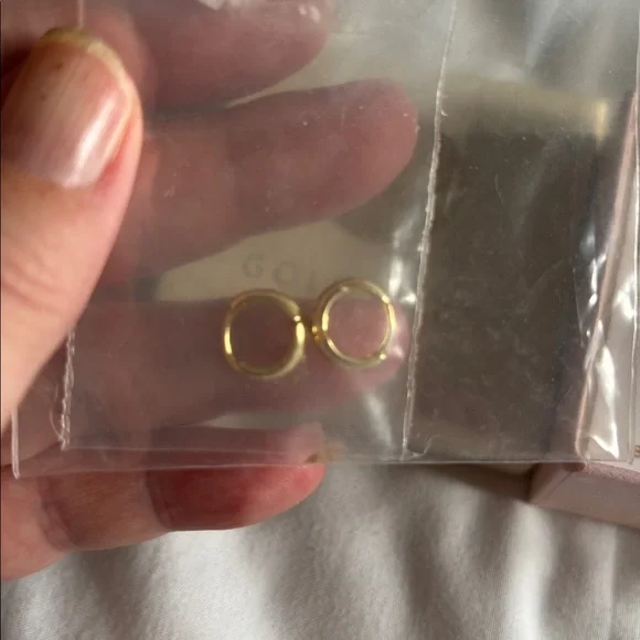 Gold Cake 18K Gold Plated Earrings Set - Picture 2 of 3